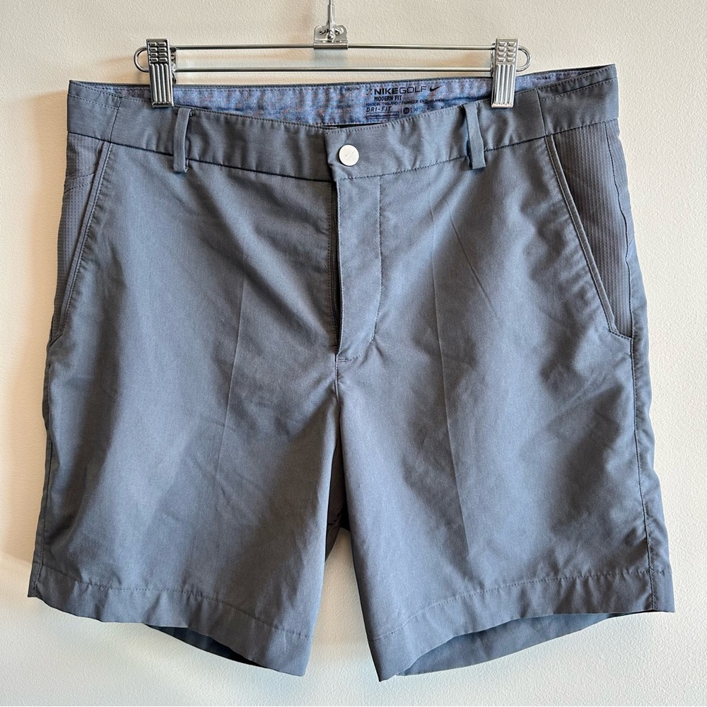 Men’s Nike Golf Shorts 32” Waist